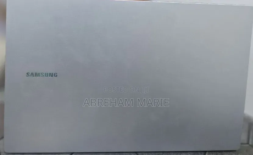 New Laptop Samsung Galaxy Book4 8GB Intel Core 5 SSD 512GB