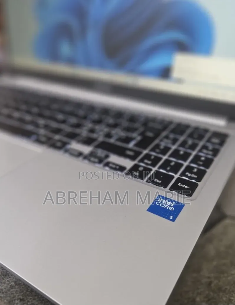 New Laptop Samsung Galaxy Book4 8GB Intel Core 5 SSD 512GB