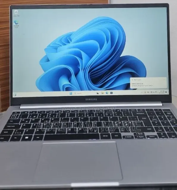 New Laptop Samsung Galaxy Book4 8GB Intel Core 5 SSD 512GB