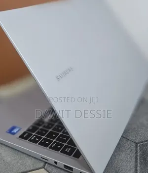 New Laptop Samsung Galaxy Book4 16GB Intel Core 5 SSD 512GB