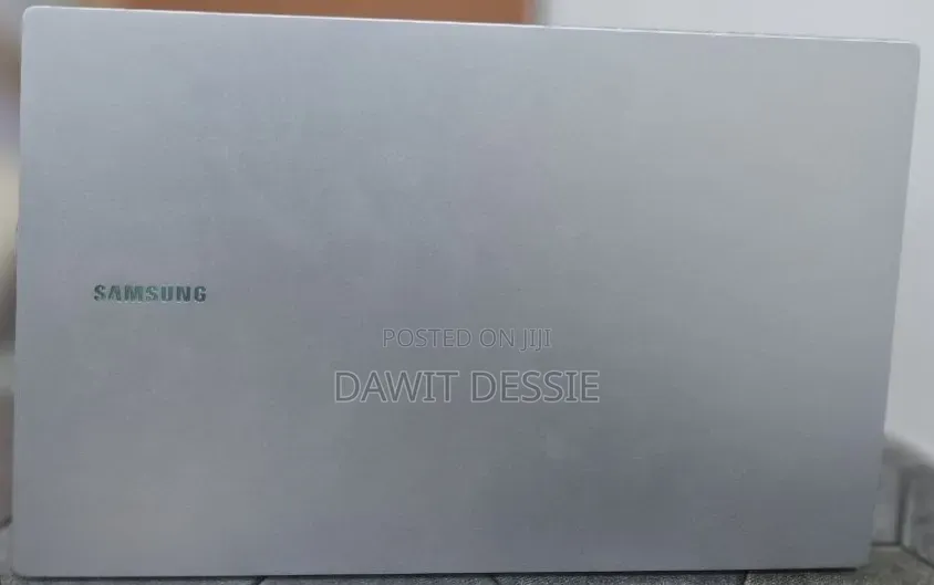 New Laptop Samsung Galaxy Book4 16GB Intel Core 5 SSD 512GB