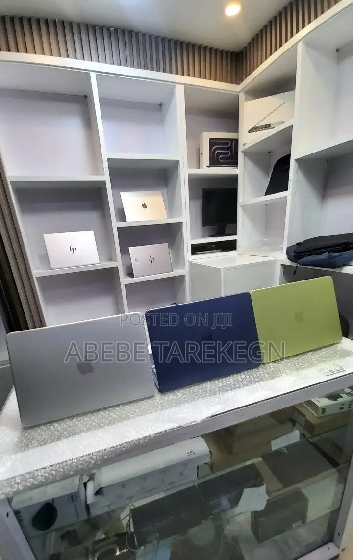New Laptop Apple MacBook Pro 2026 M6 8GB Intel Core i7 SSD 256GB
