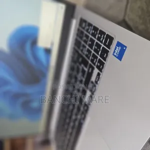 New Laptop Samsung Galaxy Book4 8GB Intel Core 5 SSD 512GB