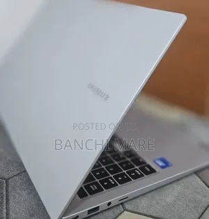 New Laptop Samsung Galaxy Book4 8GB Intel Core 5 SSD 512GB