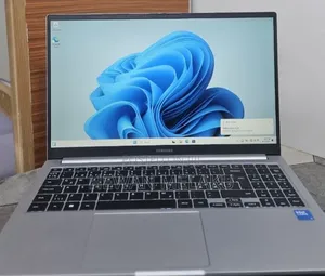 New Laptop Samsung Galaxy Book4 8GB Intel Core 5 SSD 512GB
