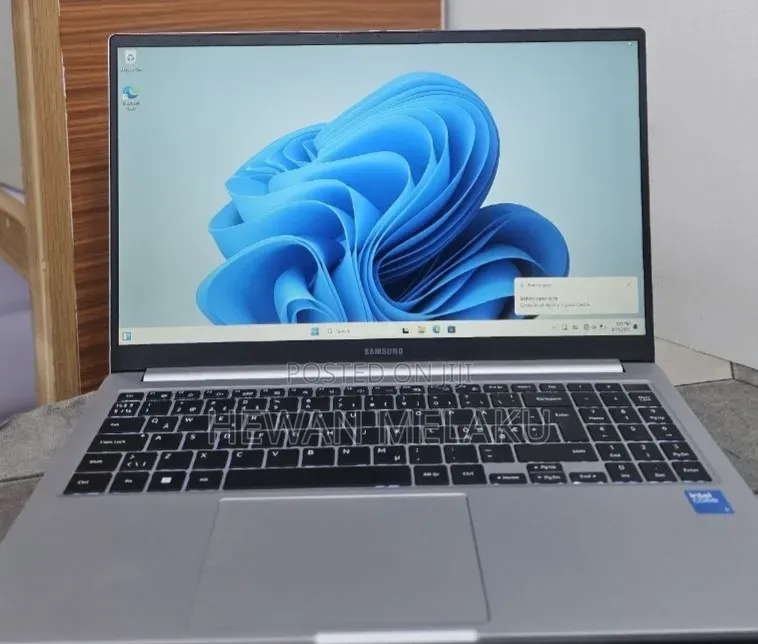 New Laptop Samsung Galaxy Book4 8GB Intel Core 5 SSD 512GB