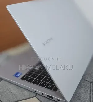New Laptop Samsung Galaxy Book4 8GB Intel Core 5 SSD 512GB