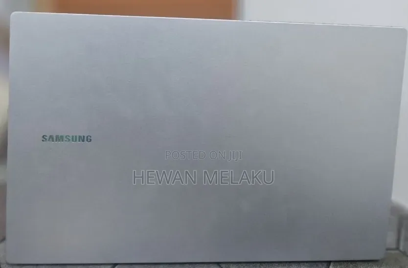 New Laptop Samsung Galaxy Book4 8GB Intel Core 5 SSD 512GB