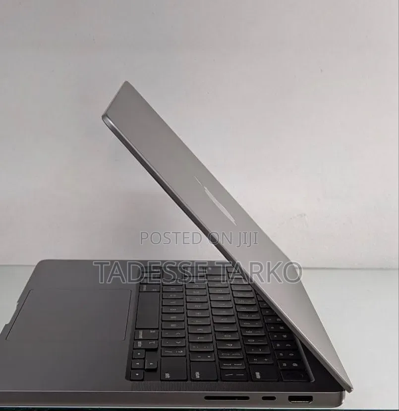 New Laptop Apple MacBook Pro 2021 M1 16GB Apple M1 Pro SSD 512GB
