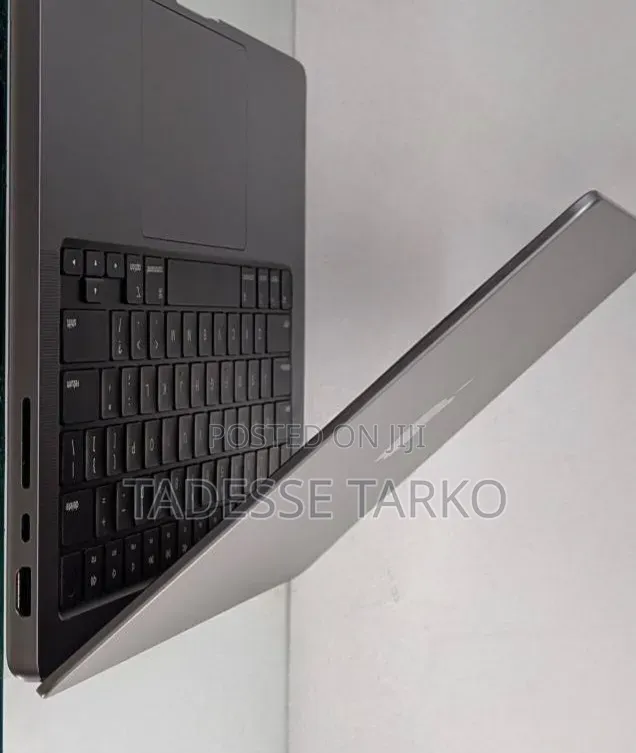 New Laptop Apple MacBook Pro 2021 M1 16GB Apple M1 Pro SSD 512GB