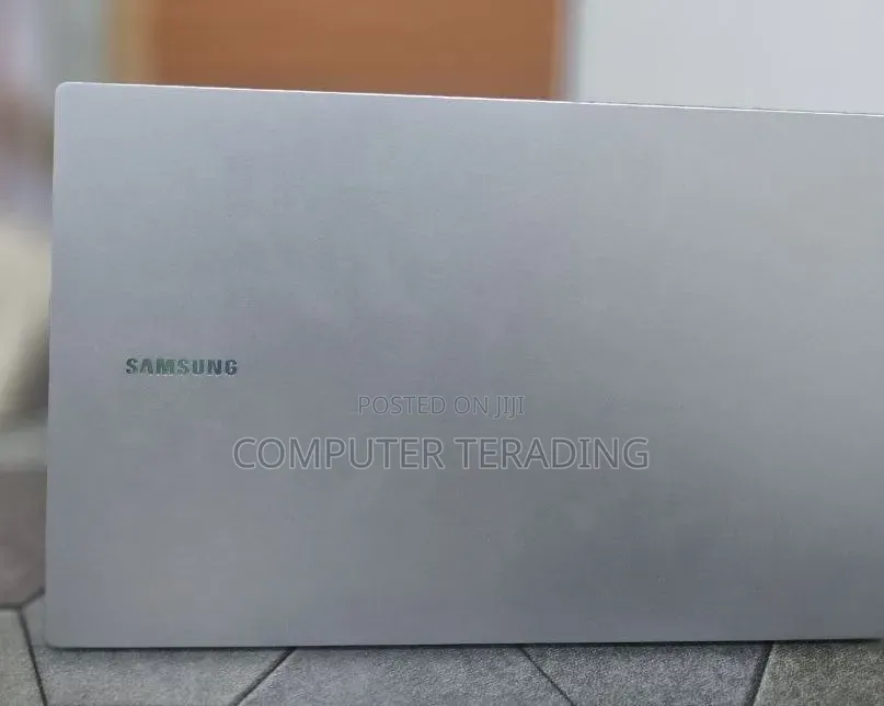 New Laptop Samsung Galaxy Book4 8GB Intel Core 5 SSD 512GB