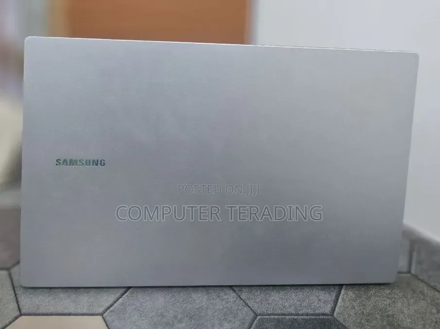 New Laptop Samsung Galaxy Book4 8GB Intel Core 5 SSD 512GB