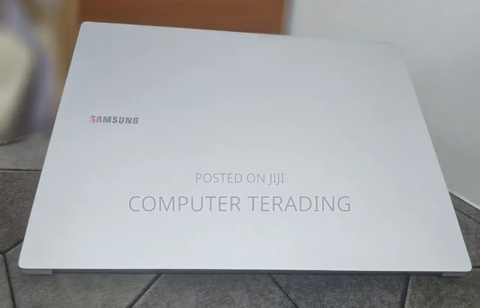 New Laptop Samsung Galaxy Book4 8GB Intel Core 5 SSD 512GB