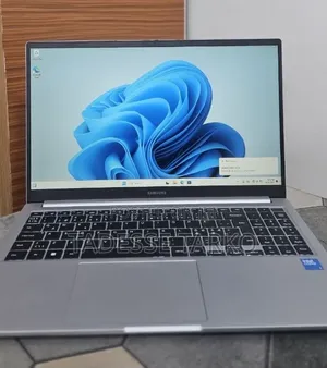 New Laptop Samsung Galaxy Book4 8GB Intel Core 5 SSD 512GB