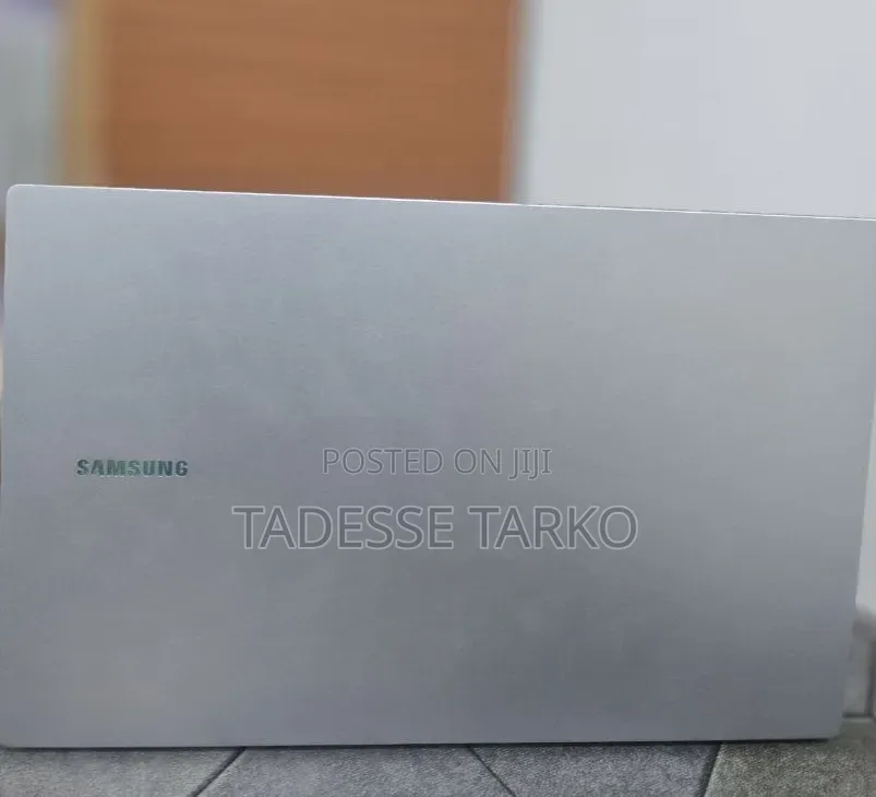 New Laptop Samsung Galaxy Book4 8GB Intel Core 5 SSD 512GB