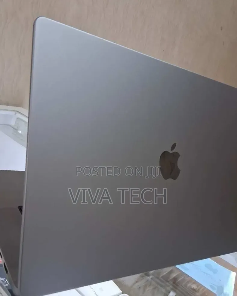 New Laptop Apple 16GB Apple M1 Pro SSD 1T