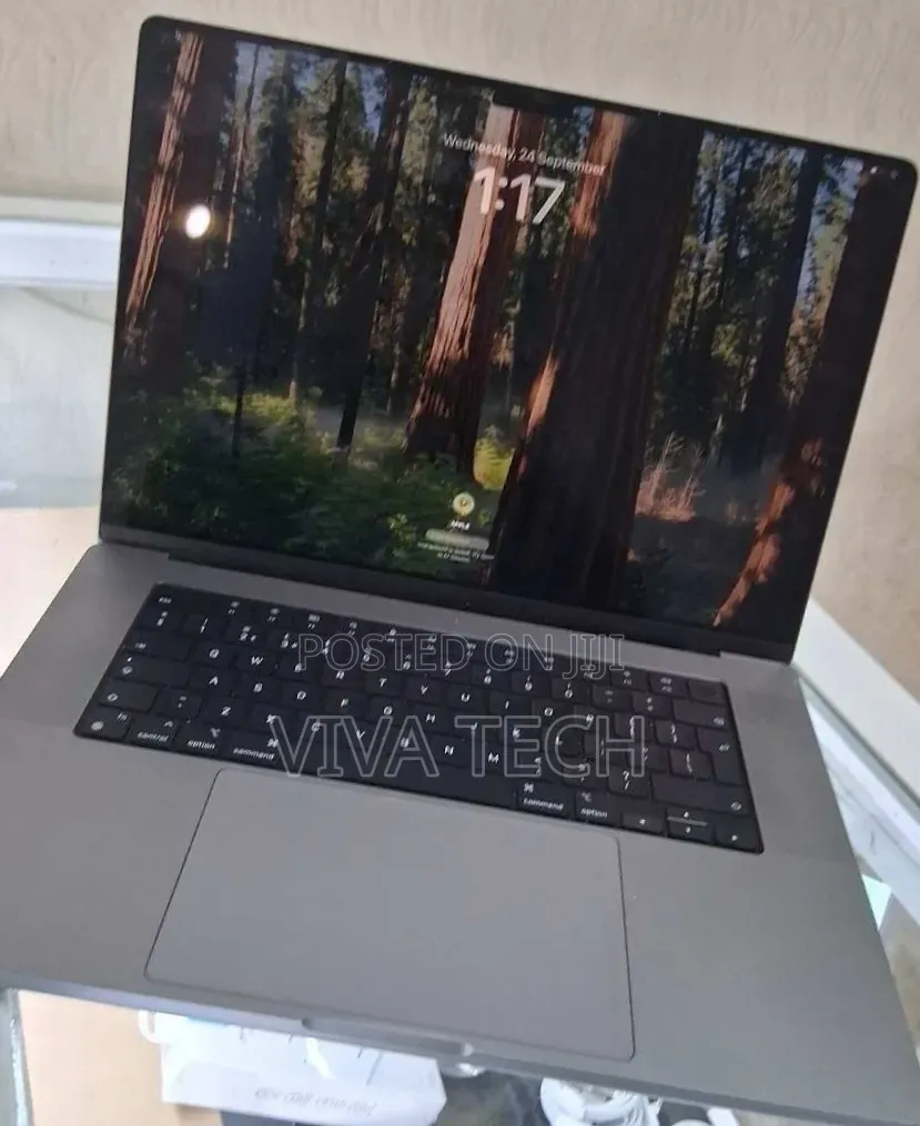 New Laptop Apple 16GB Apple M1 Pro SSD 1T