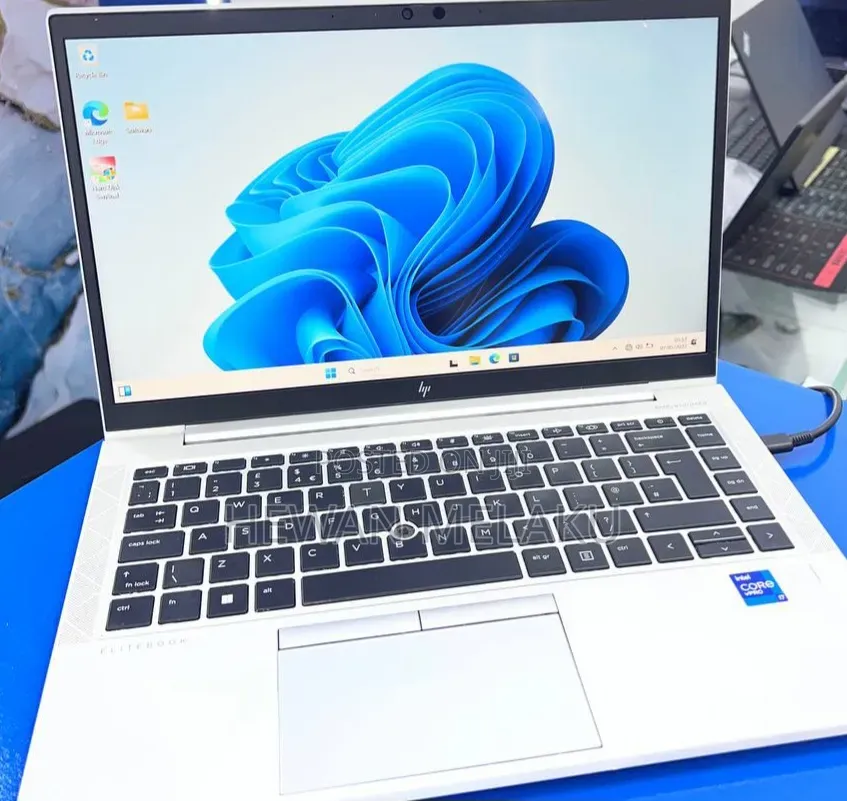 New Laptop HP EliteBook 840 G8 16GB Intel Core i7 SSD 512GB