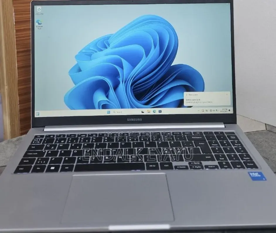 Laptop Samsung Galaxy Book4 8GB Intel Core 5 SSD 512GB