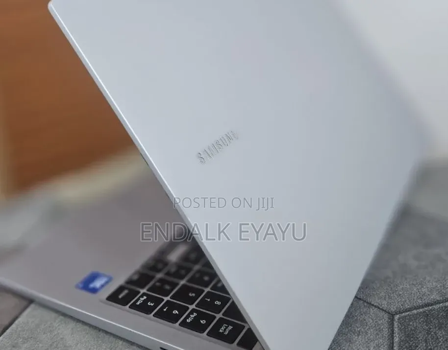 Laptop Samsung Galaxy Book4 8GB Intel Core 5 SSD 512GB
