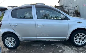 Toyota Vitz 2001 Silver