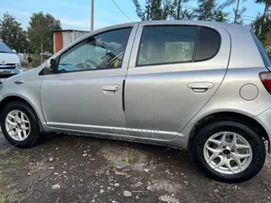 Toyota Vitz 2001 Silver