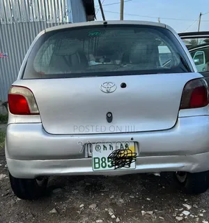 Toyota Vitz 2001 Silver