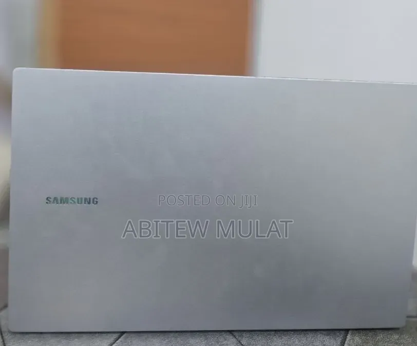 New Laptop Samsung Galaxy Book4 8GB Intel Core 5 SSD 512GB