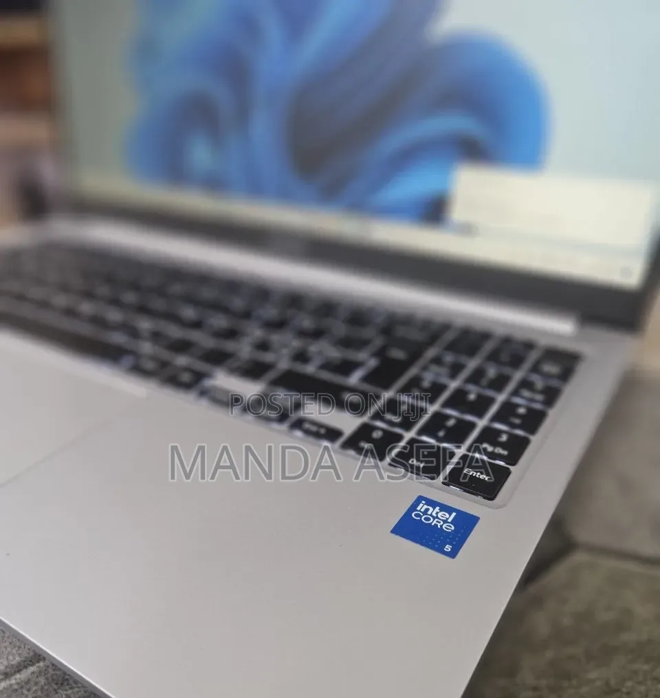 New Laptop Samsung Galaxy Book4 8GB Intel Core 5 SSD 512GB
