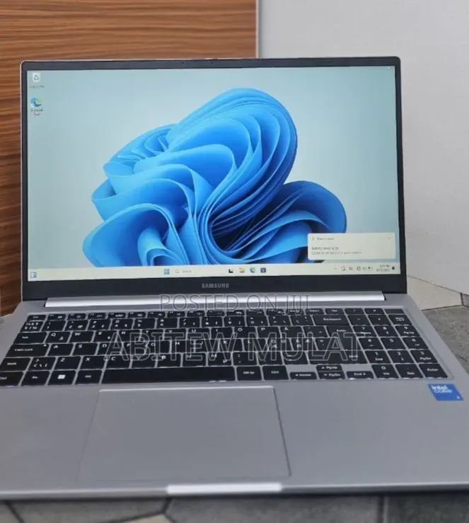 New Laptop Samsung Galaxy Book4 8GB Intel Core 5 SSD 512GB