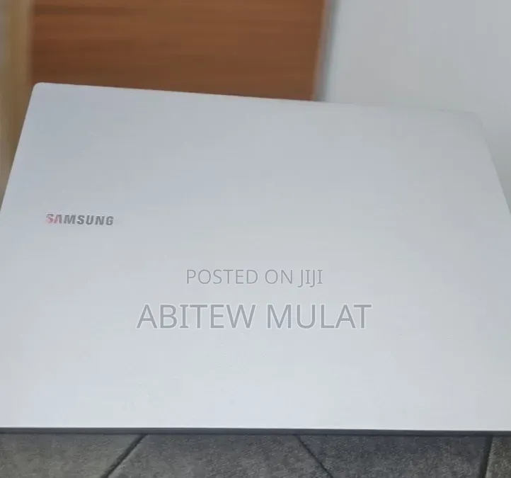 New Laptop Samsung Galaxy Book4 8GB Intel Core 5 SSD 512GB