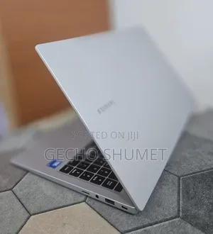 New Laptop Samsung Galaxy Book4 8GB Intel Core 5 SSD 512GB