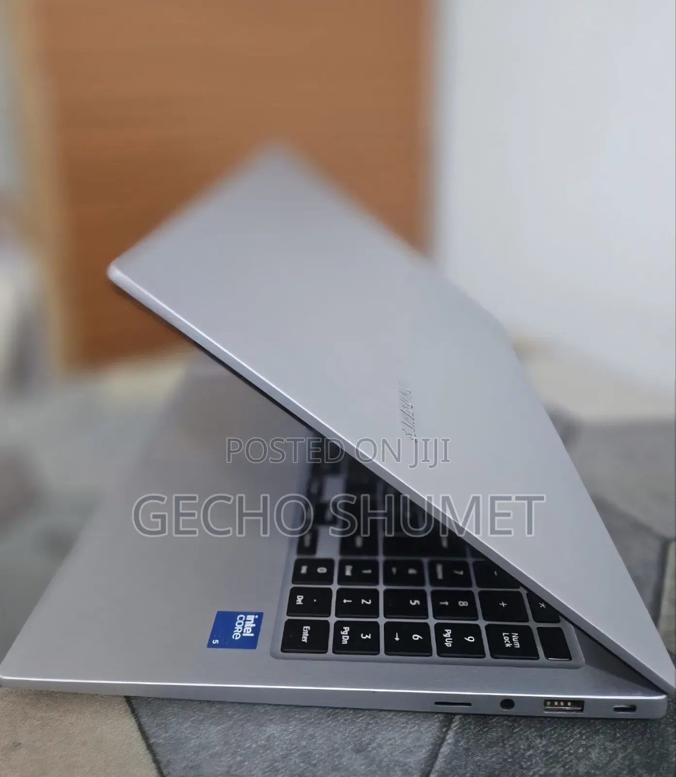 New Laptop Samsung Galaxy Book4 8GB Intel Core 5 SSD 512GB