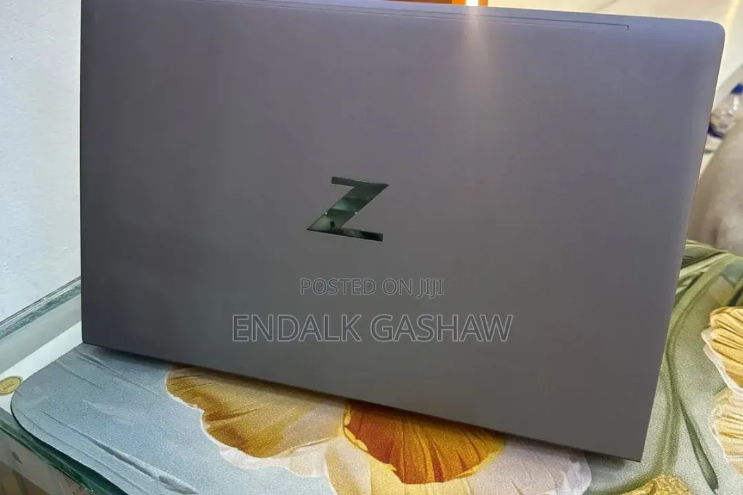 New Laptop HP ZBook Firefly G8 16GB Intel Core i7 SSD 512GB