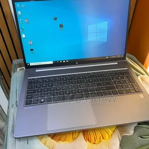 New Laptop HP ZBook Firefly G8 16GB Intel Core i7 SSD 512GB