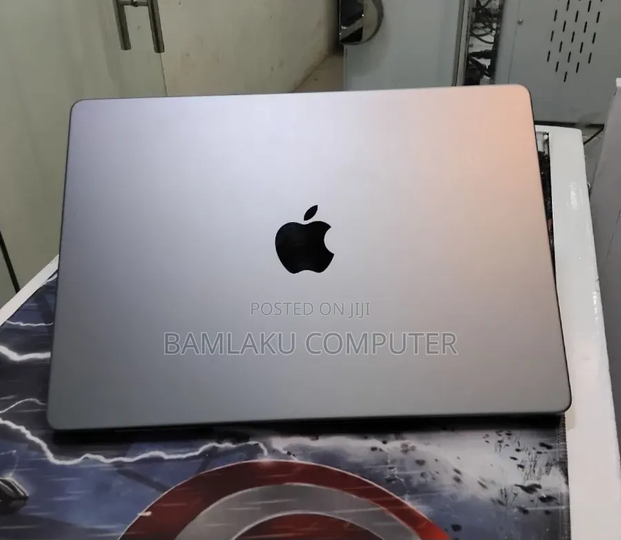 New Laptop Apple MacBook Pro 2021 M1 32GB Apple M1 Pro SSD 512GB