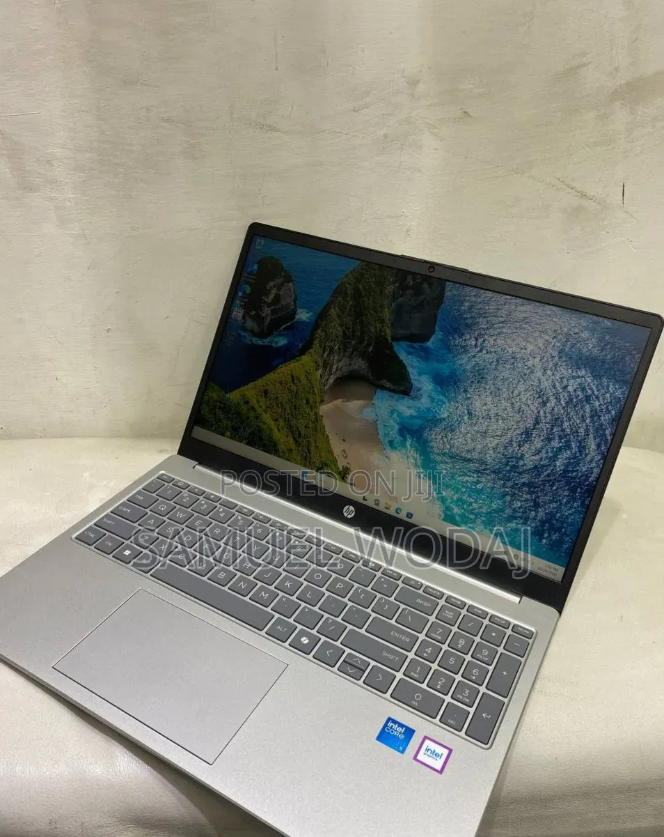 New Laptop HP OmniBook 3 16GB Intel Core i5 SSD 1T