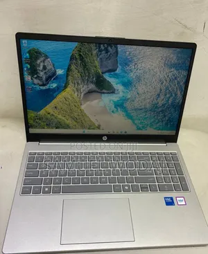 New Laptop HP OmniBook 3 16GB Intel Core i5 SSD 1T