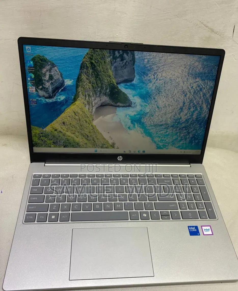 New Laptop HP OmniBook 3 16GB Intel Core i5 SSD 1T