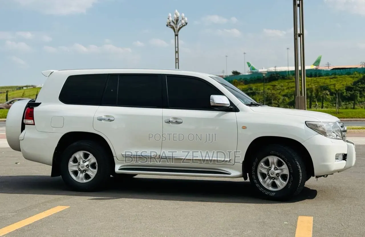 Toyota Land Cruiser 2009 White