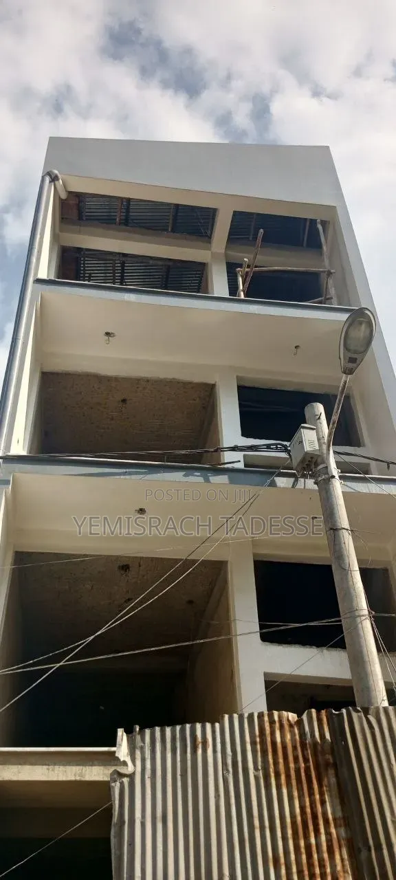 4bdrm Villa in Apartama, Nifas Silk-Lafto for sale