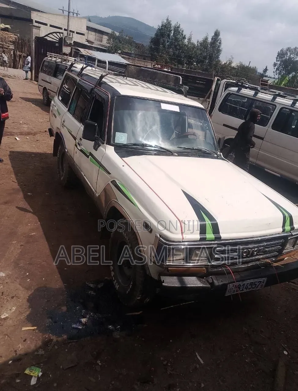 Toyota Land Cruiser 1988 White