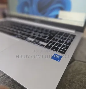 New Laptop Samsung Galaxy Book4 8GB Intel Core i5 SSD 512GB