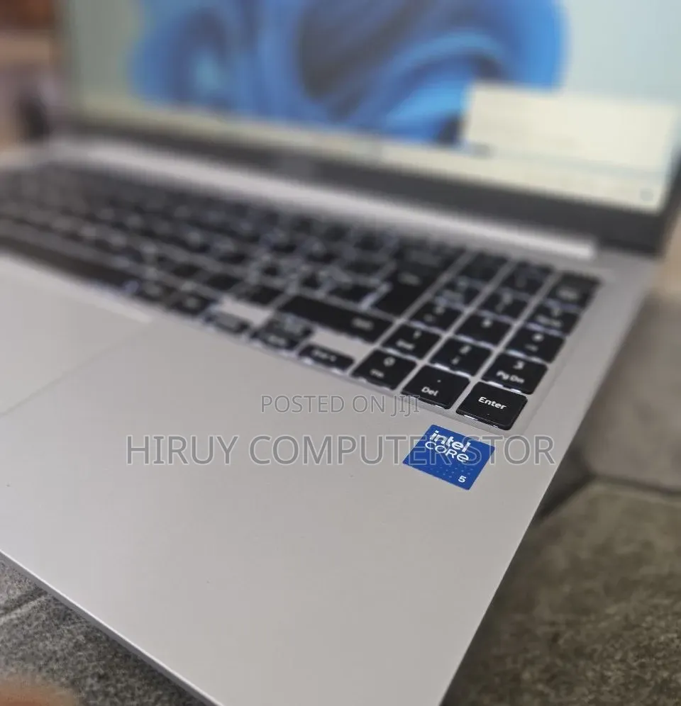 New Laptop Samsung Galaxy Book4 8GB Intel Core i5 SSD 512GB
