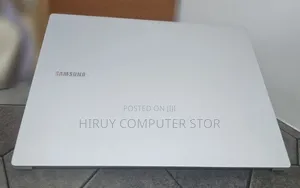 New Laptop Samsung Galaxy Book4 8GB Intel Core i5 SSD 512GB