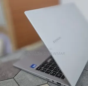 New Laptop Samsung Galaxy Book4 8GB Intel Core i5 SSD 512GB