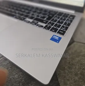 New Laptop Samsung Galaxy Book4 8GB Intel Core i5 SSD 512GB