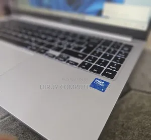 New Laptop Samsung Galaxy Book4 8GB Intel Core i5 SSD 512GB