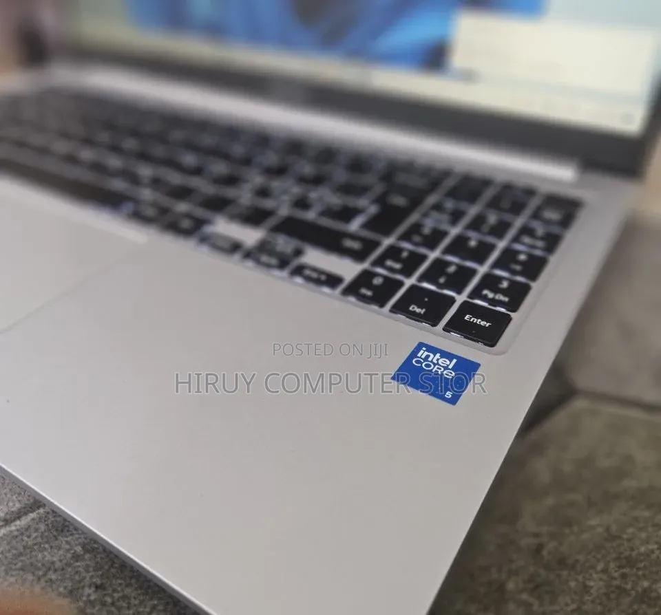 New Laptop Samsung Galaxy Book4 8GB Intel Core i5 SSD 512GB