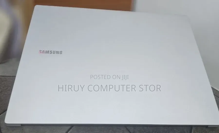 New Laptop Samsung Galaxy Book4 8GB Intel Core i5 SSD 512GB